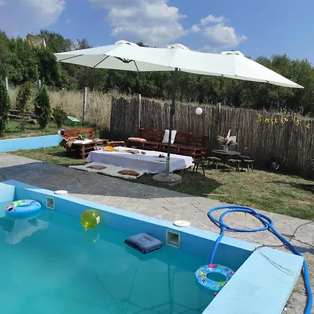 Etno Desa 컨트리하우스 *